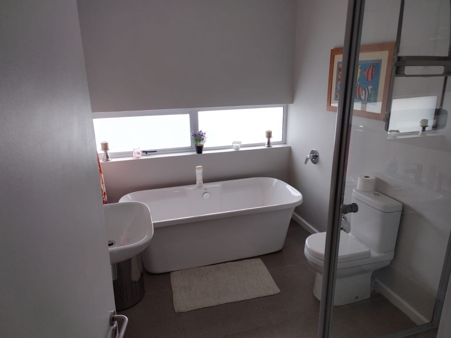 To Let 3 Bedroom Property for Rent in Somerset Lakes Western Cape